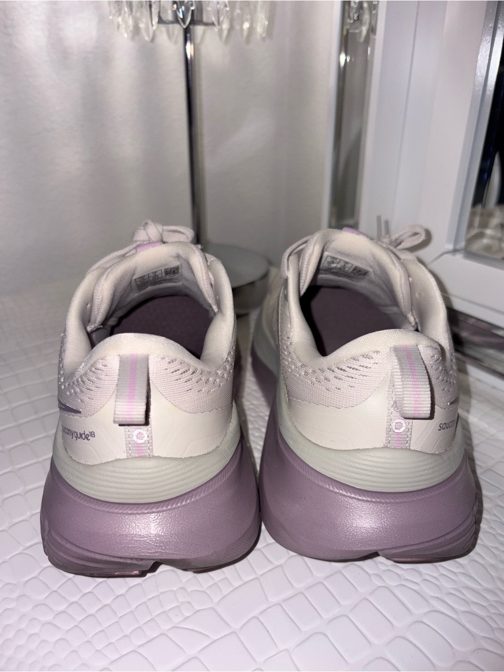 Saucony Women’s Size 10 Running Shoes - Picture 4 of 6
